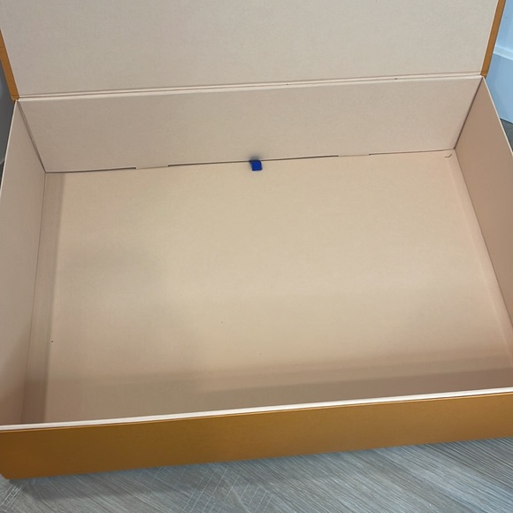 Authentic Louis Vuitton gift box - Picture 8 of 8